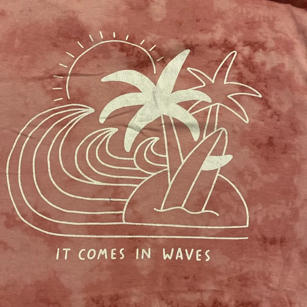 Old Navy Beach Tee - Picture 5 of 5